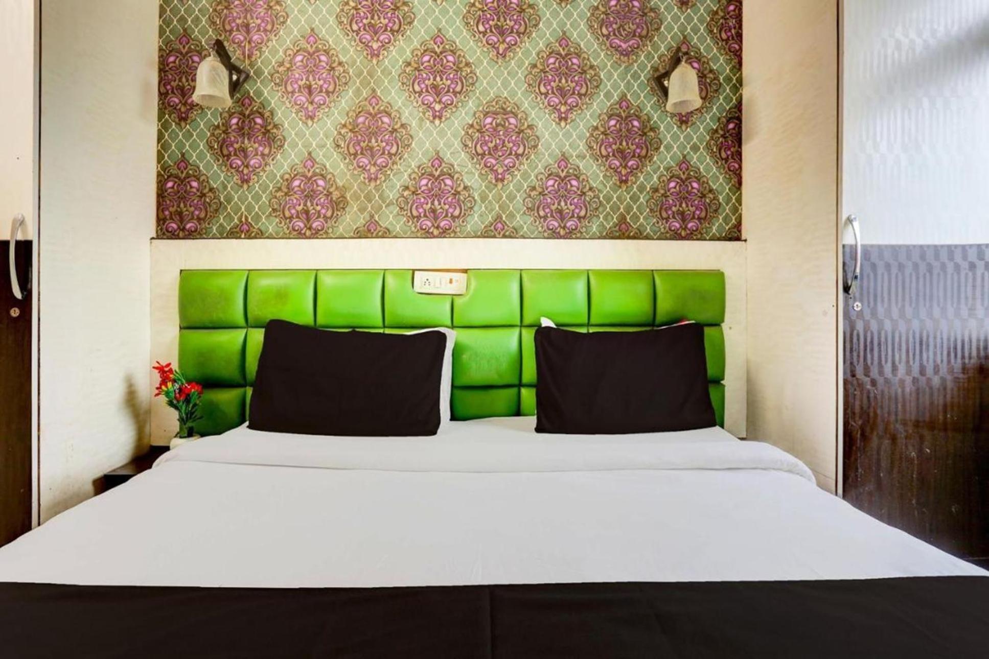 Akash Continental Near Hari Nagar Couple Friendly 3*